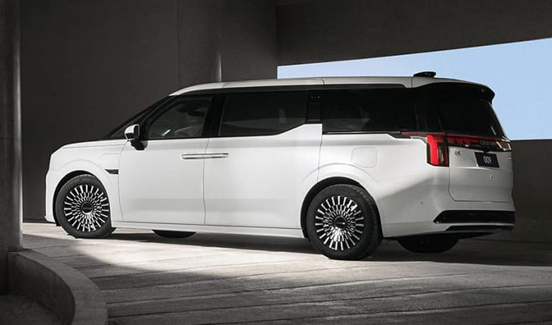 534 л.с., полный привод, пневмоподвеска и запас хода почти 700 км. Представлен минивэн Zeekr 009