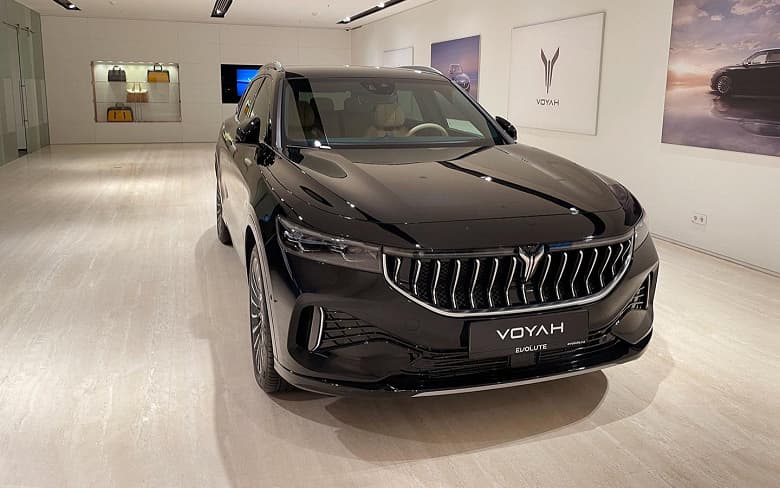 У российских дилеров появились премиум-кроссоверы Voyah Free. Мощность силовой установки – 680 л.с., разгон до 100 км/ч – за 4,7 с