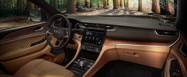 Двигатель V6 3,6 л, семь мест, полный привод, восмиступенчатый «автомат». В Россию по параллельном импорту приехал Jeep Grand Cherokee L