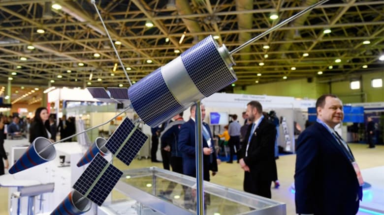 Роскосмос собирается изготавливать каждый день по спутнику