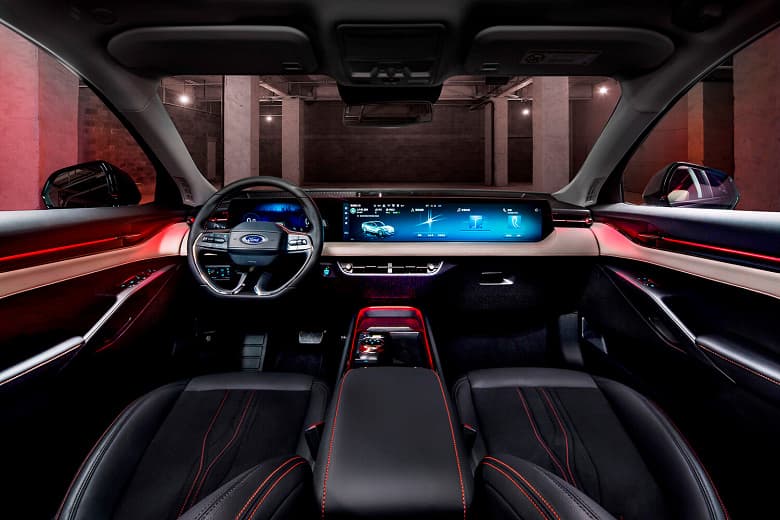 В Россию привезли новые Ford Mondeo 2022 с 43-дюймовым экраном. Цены уже известны