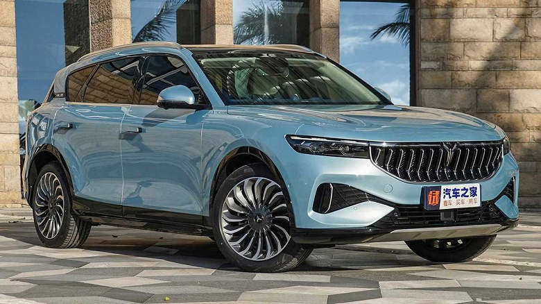 Производитель отечественных автомобилей Evolute везёт в Россию премиальные китайские электромобили Voyah