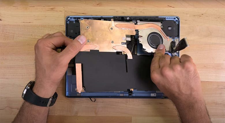 Современный планшет с Intel Core, который весьма легко разобрать. Microsoft Surface Pro 9 имеет хорошую ремонтопригодность Современный планшет с Intel Core, который весьма легко разобрать. Microsoft Surface Pro 9 имеет хорошую ремонтопригодность