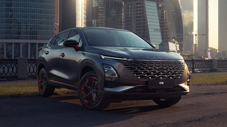 Футуристичный кроссовер Omoda С5 по цене Lada Vesta NG уже появился у дилеров по всей России Футуристичный кроссовер Omoda С5 по цене Lada Vesta NG уже появился у дилеров по всей России