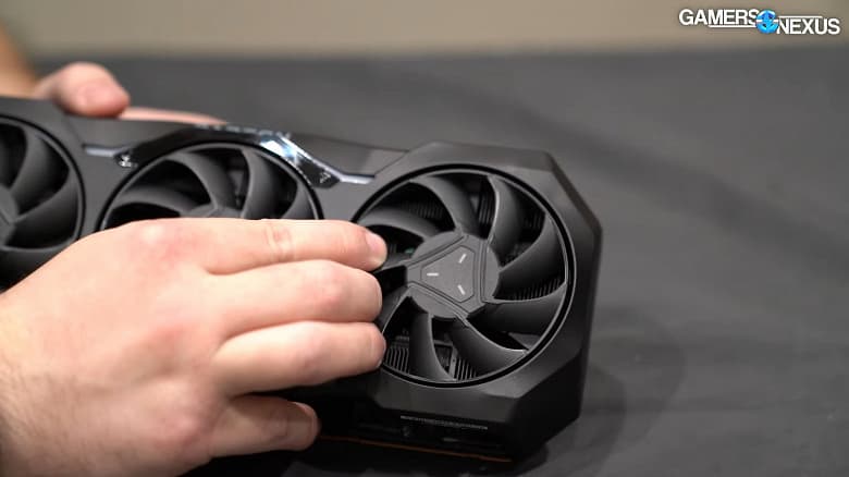 У Radeon RX 7900 XTX нашли скрытый датчик. Под вентилятором находится датчик температуры