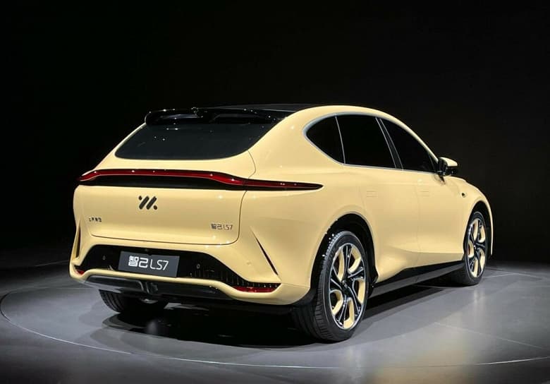 578 л.с, полный привод, запас хода 660 км и 3000 заказов за час. Кроссовер IM LS7 от SAIC и Alibaba оказался популярным в Китае