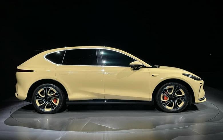 578 л.с, полный привод, запас хода 660 км и 3000 заказов за час. Кроссовер IM LS7 от SAIC и Alibaba оказался популярным в Китае