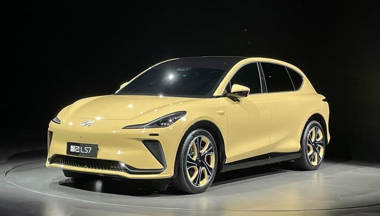 578 л.с, полный привод, запас хода 660 км и 3000 заказов за час. Кроссовер IM LS7 от SAIC и Alibaba оказался популярным в Китае