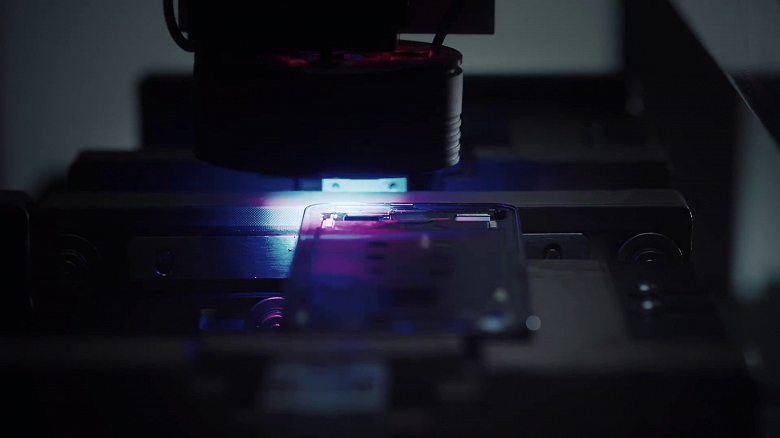 Много роботов и ни одного человека. Xiaomi показала, как производят Xiaomi 13