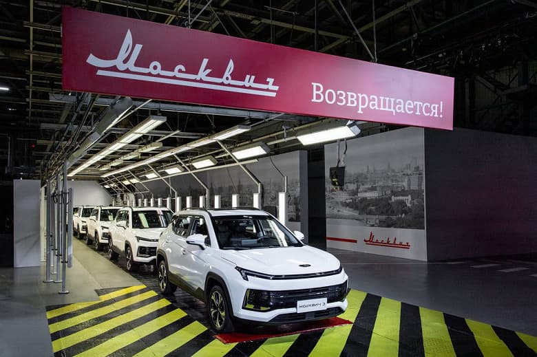 «Москвич 3» и «Москвич 3е» появились у дилеров. Электромобиль оценили в 3,5 млн рублей