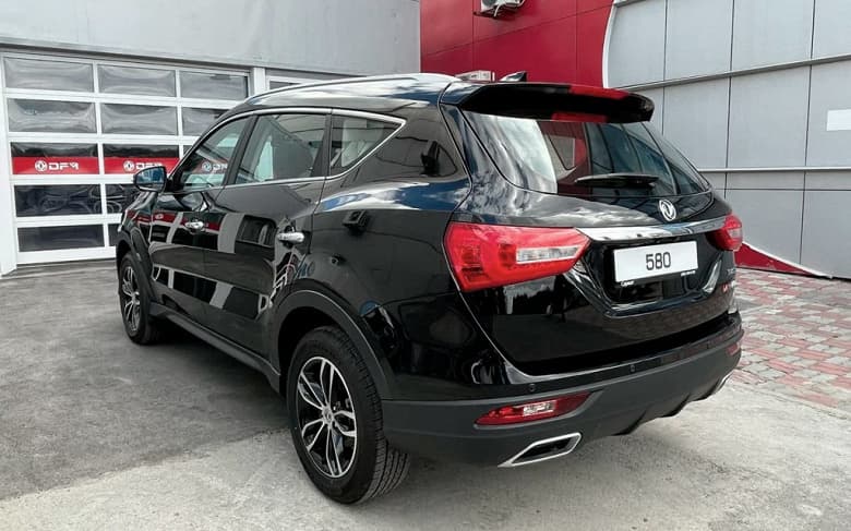 Китайский аналог Volkswagen Tiguan: в Россию привезли Dongfeng 580 Китайский аналог Volkswagen Tiguan: в Россию привезли Dongfeng 580