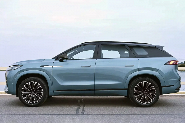 Китайские компании захватят половину российского авторынка в 2023, считает глава отдела продаж компании «Газпромбанк Автолизинг»