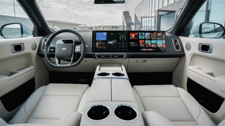 Хитовый кроссовер Li Auto L9 докатился до России. 450 л.с., 5,2 метра длины и до 1315 км на баке бензина по цене от 5,9 млн рублей