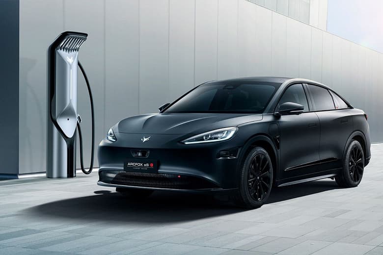 В Россию приехали умные электромобили Arcfox Alpha-S с запасом хода 700 км и начинкой от Huawei
