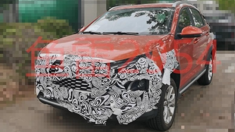 Chery тестирует новый кроссовер, который может приехать в Россию под брендом Omoda