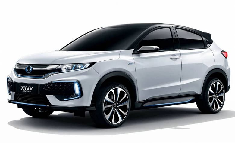 В Россию привезут китайскую версию кроссовера Honda H-RV с электрической силовой установкой за 2,5 млн рублей