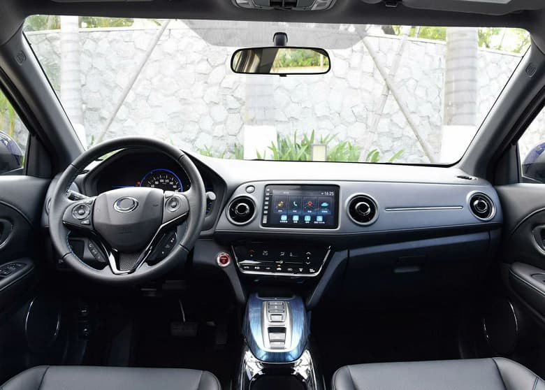 В Россию привезут китайскую версию кроссовера Honda H-RV с электрической силовой установкой за 2,5 млн рублей