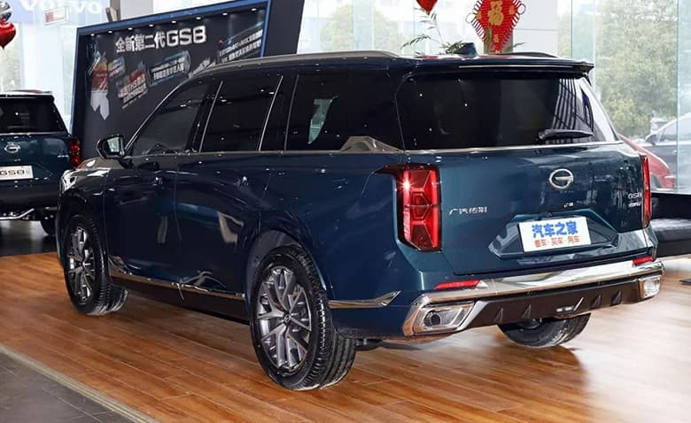 252 л.с., полный привод, 8-ступенчатый автомат и просторный салон. Большой кроссовер GAC GS8 второго поколения стал доступен в РФ