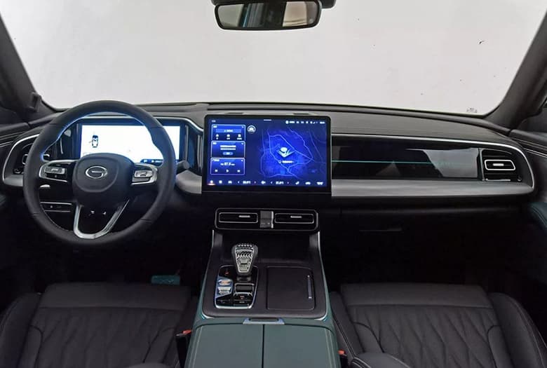 252 л.с., полный привод, 8-ступенчатый автомат и просторный салон. Большой кроссовер GAC GS8 второго поколения стал доступен в РФ