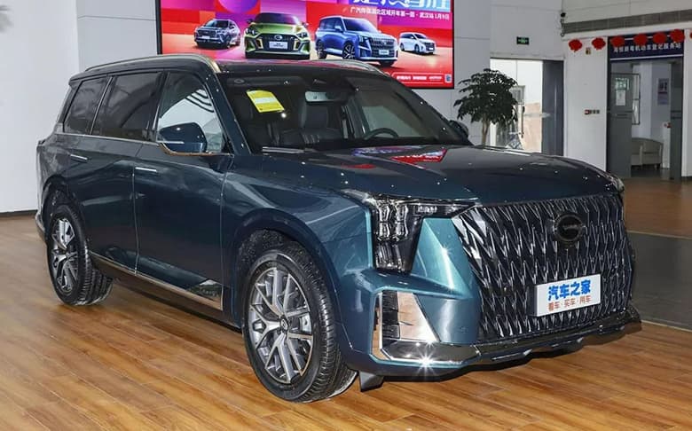 252 л.с., полный привод, 8-ступенчатый автомат и просторный салон. Большой кроссовер GAC GS8 второго поколения стал доступен в РФ
