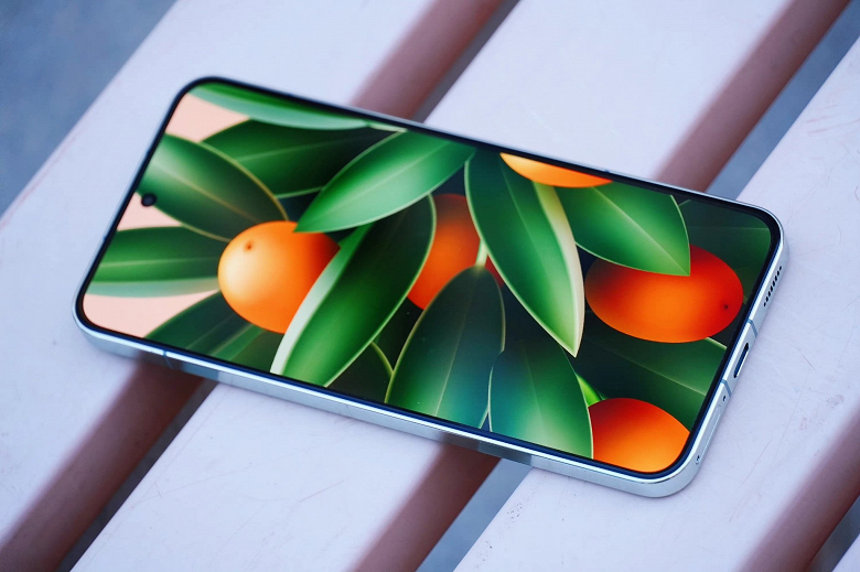 Xiaomi 13 с рекордно узким подбородком показали на новых живых фото