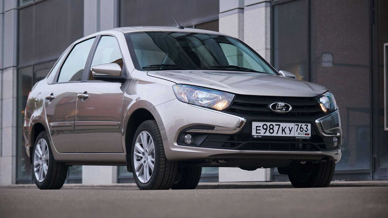 Продажи Lada в этом году рухнули на 50% Продажи Lada в этом году рухнули на 50%