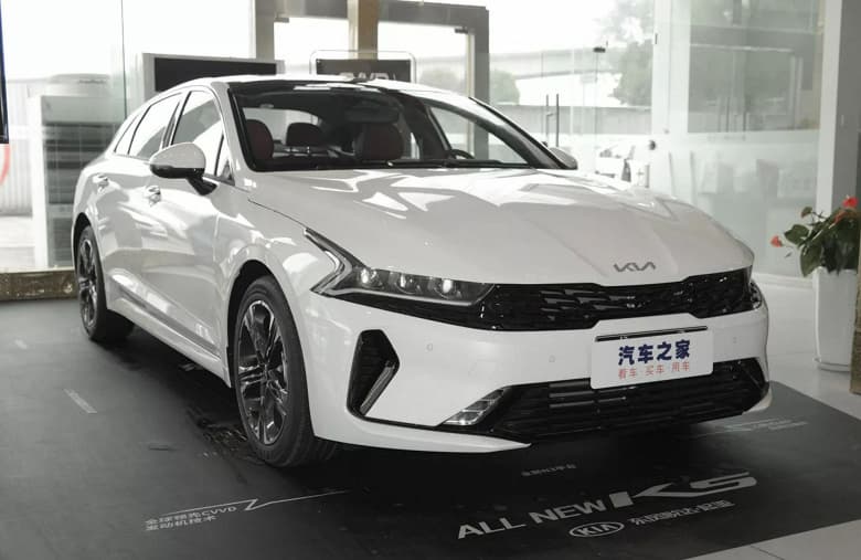В Россию везут мощный 5-метровый седан Kia K5 (Optima): 240 л.с. и 8-ступенчатый «автомат»