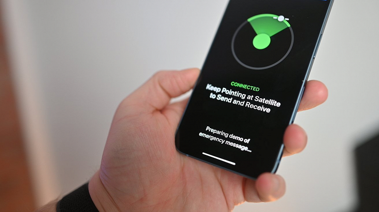 Спасатели прилетают на вертолёте по экстренному вызову, а с владельцем iPhone 14 всё в порядке. Функция всё еще работает неидеально