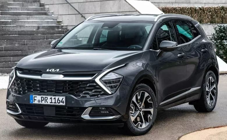 Россияне массово бросились скупать Kia Sportage за 1,7 млн рублей. Правда, для этого нужно ехать в Казахстан
