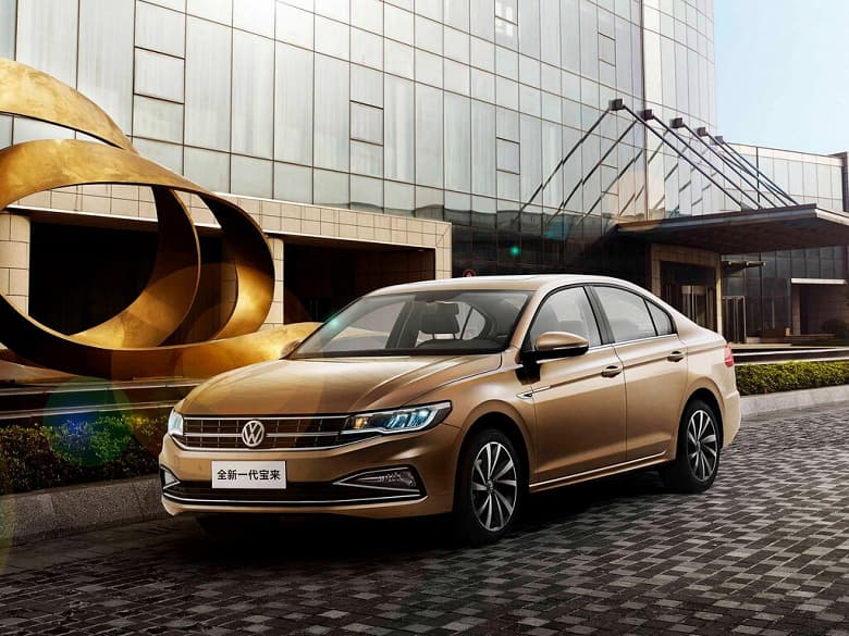 У Lada Vesta появился еще один конкурент. В Россию приехала первая партия Volkswagen Bora: 113 л.с. и 6-АКПП за 2,4 млн рублей