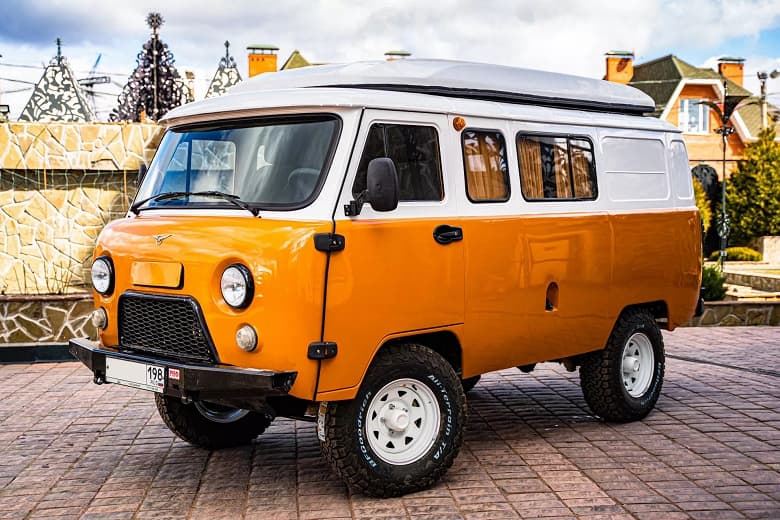 УАЗ не будет хоронить «Буханку», «Хантера» и «Патриота»