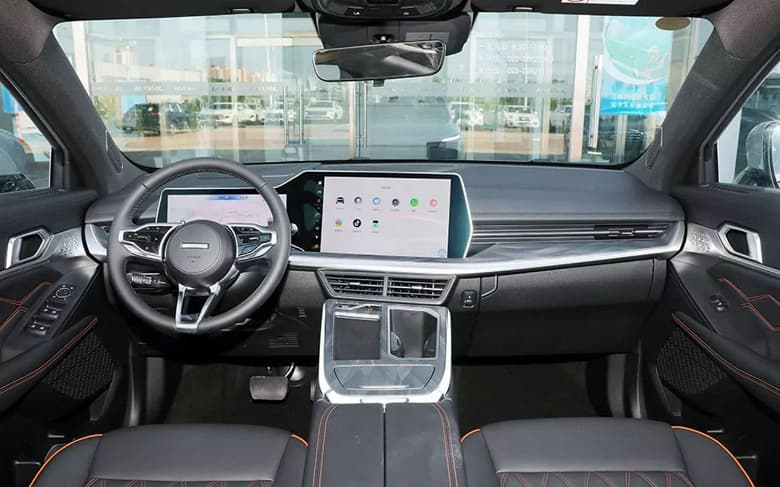 В России начали продавать кроссовер Haval Monster. Он крупнее Haval F7, а цена — от 2,2 млн рублей