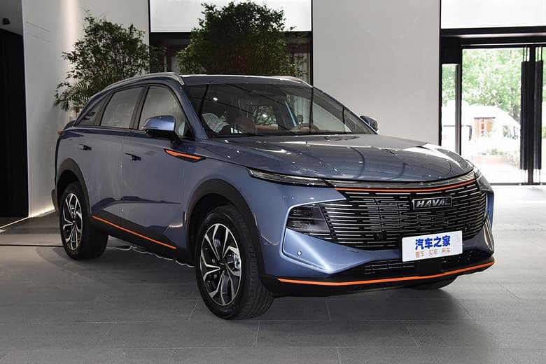 В России начали продавать кроссовер Haval Monster. Он крупнее Haval F7, а цена — от 2,2 млн рублей