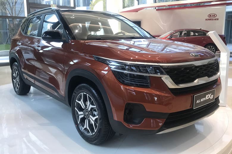 Крупный российский дилер начал продавать кроссоверы Kia KX3 (Seltos). Цена – 2,5 млн рублей