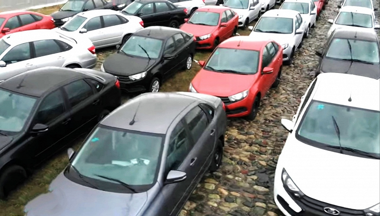 Более 9 тыс. некомплектных Lada на территории АвтоВАЗа превратят в товарные машины до конца года Более 9 тыс. некомплектных Lada на территории АвтоВАЗа превратят в товарные машины до конца года