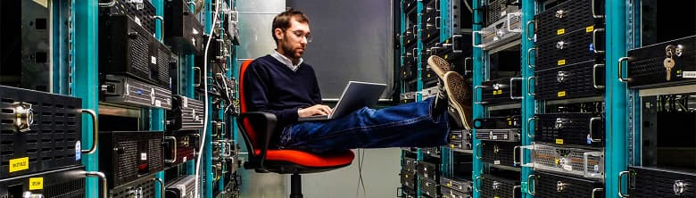 В Минцифры подсчитали: из России в 2022 году уехало около 100 тыс. специалистов