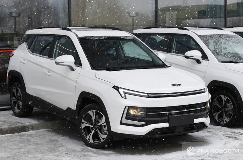 Новые «Москвичи» поступят в продажу только в 2023 году, а пока на них можно только посмотреть