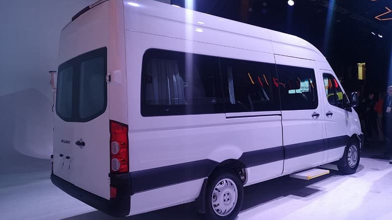 На замену Ford Transit. В России стартовали продажи микроавтобуса «Атлант» и грузовичка «Арго», цены — от 2,6 млн рублей