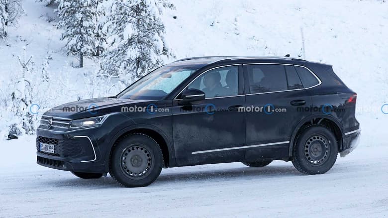 Замаскированный под старый Volkswagen Tiguan нового поколения показали на живых фото