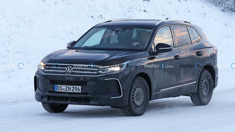 Замаскированный под старый Volkswagen Tiguan нового поколения показали на живых фото