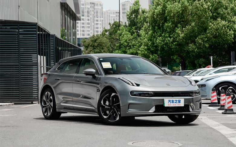 Аналог Porsche Taycan от Geely приехал в Россию. Сколько просят за него дилеры?