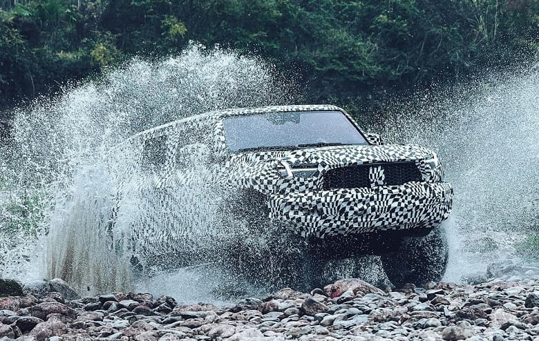 Четыре двигателя, 1070 л.с., автопилот, разгон до «сотни» за 4,2 с, режим краба. Брутальный внедорожник Dongfeng проходит испытания