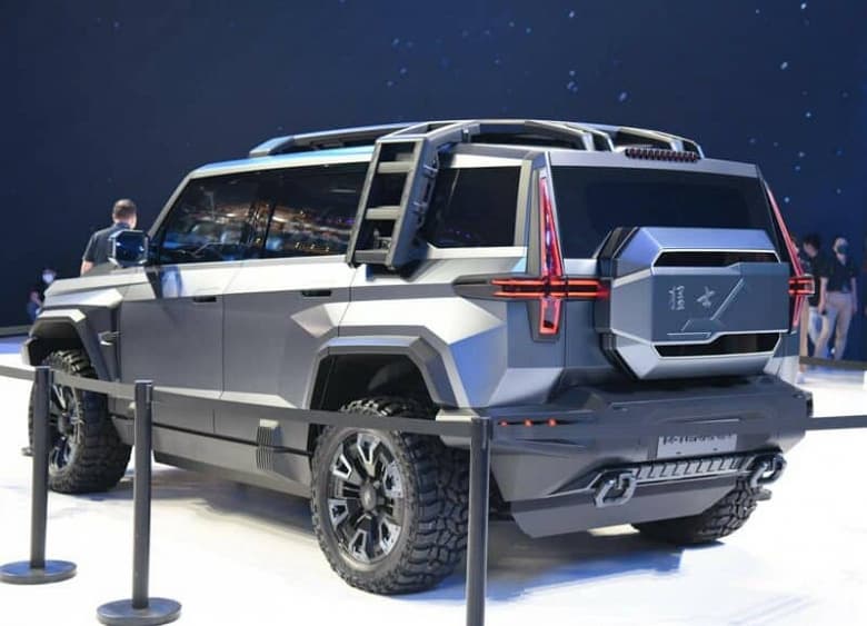 Четыре двигателя, 1070 л.с., автопилот, разгон до «сотни» за 4,2 с, режим краба. Брутальный внедорожник Dongfeng проходит испытания