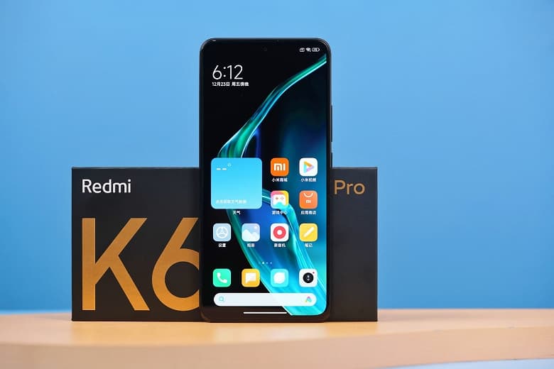 2К AMOLED, самая быстрая память, узкая рамка и 120 Вт. Флагманский Redmi K60 Pro и его комплект поставки показали вживую