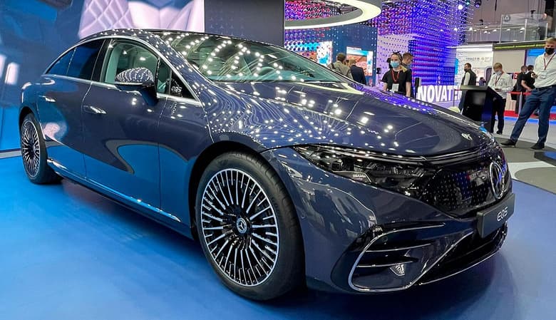 524 л.с., полный привод, до 100 км/ч за 4,3 с и запас хода 770 км. В Россию привезли роскошный Mercedes-Benz EQS