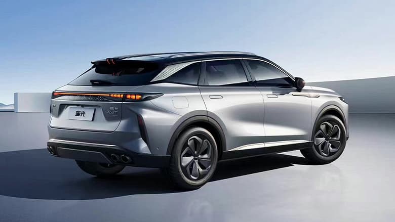 Этот автомобиль официально приедет в Россию. Приём предварительных заказов на Exeed AtlantiX начался в Китае