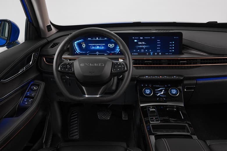 Российский кроссовер Exeed LX получил полный привод и более мощный двигатель. Продажи стартуют 15 декабря