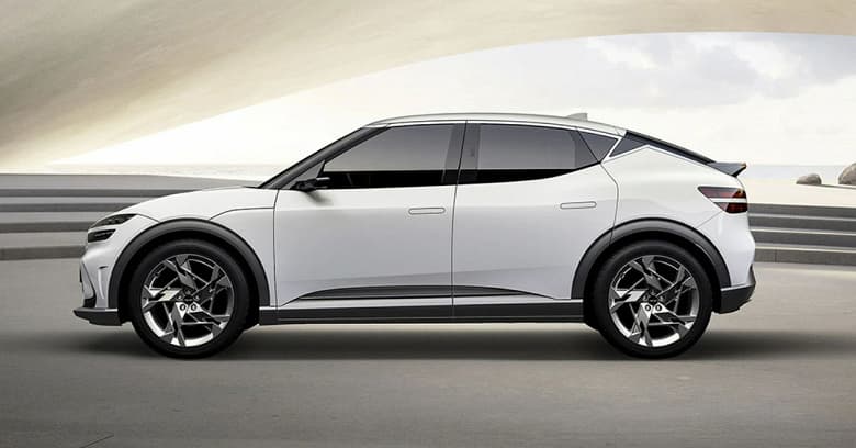 436 л.с. и полный привод. До России добрались кроссоверы Genesis GV60, объявлены цены