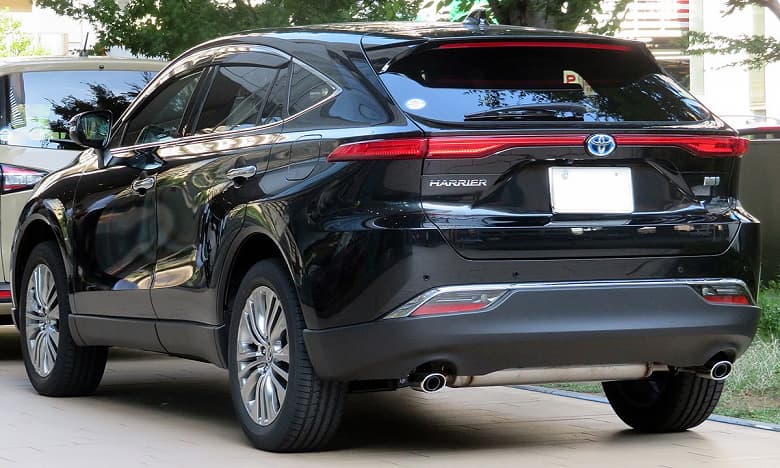 В России начали предлагать кроссоверы Toyota Harrier, названы цены