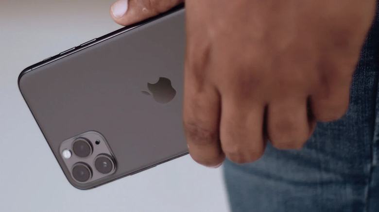 Снятый с производства iPhone 11 Pro почти вдвое подешевел в России Снятый с производства iPhone 11 Pro почти вдвое подешевел в России